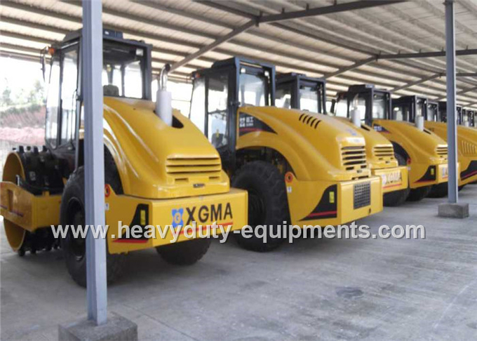 Hydraulic Vibratory Road Roller XG6201 having Safe and reliable 3 stage braking system