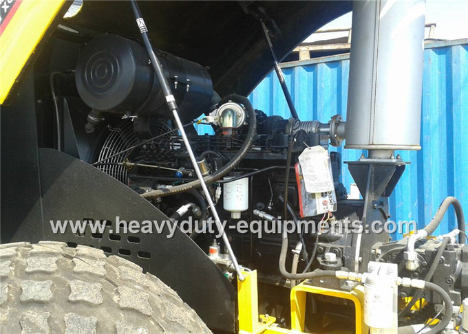 Hydraulic Vibratory Road Roller XG6121 suited for compaction operations of road, railway, dam
